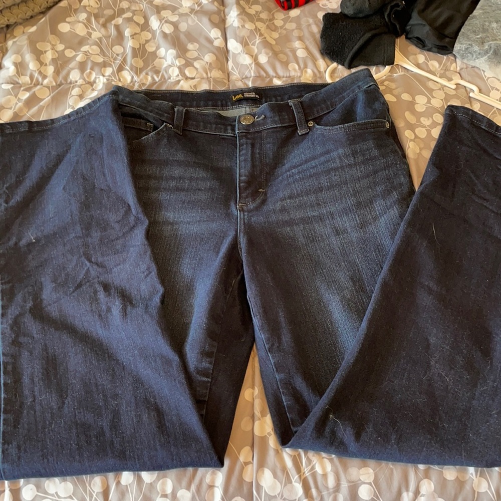 Lee’s straight leg dark rinse jeans